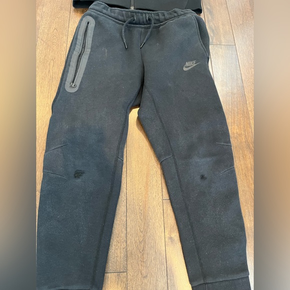Kids' Nike Tech Fleece Black Tracksuit Set - Picture 3 of 5